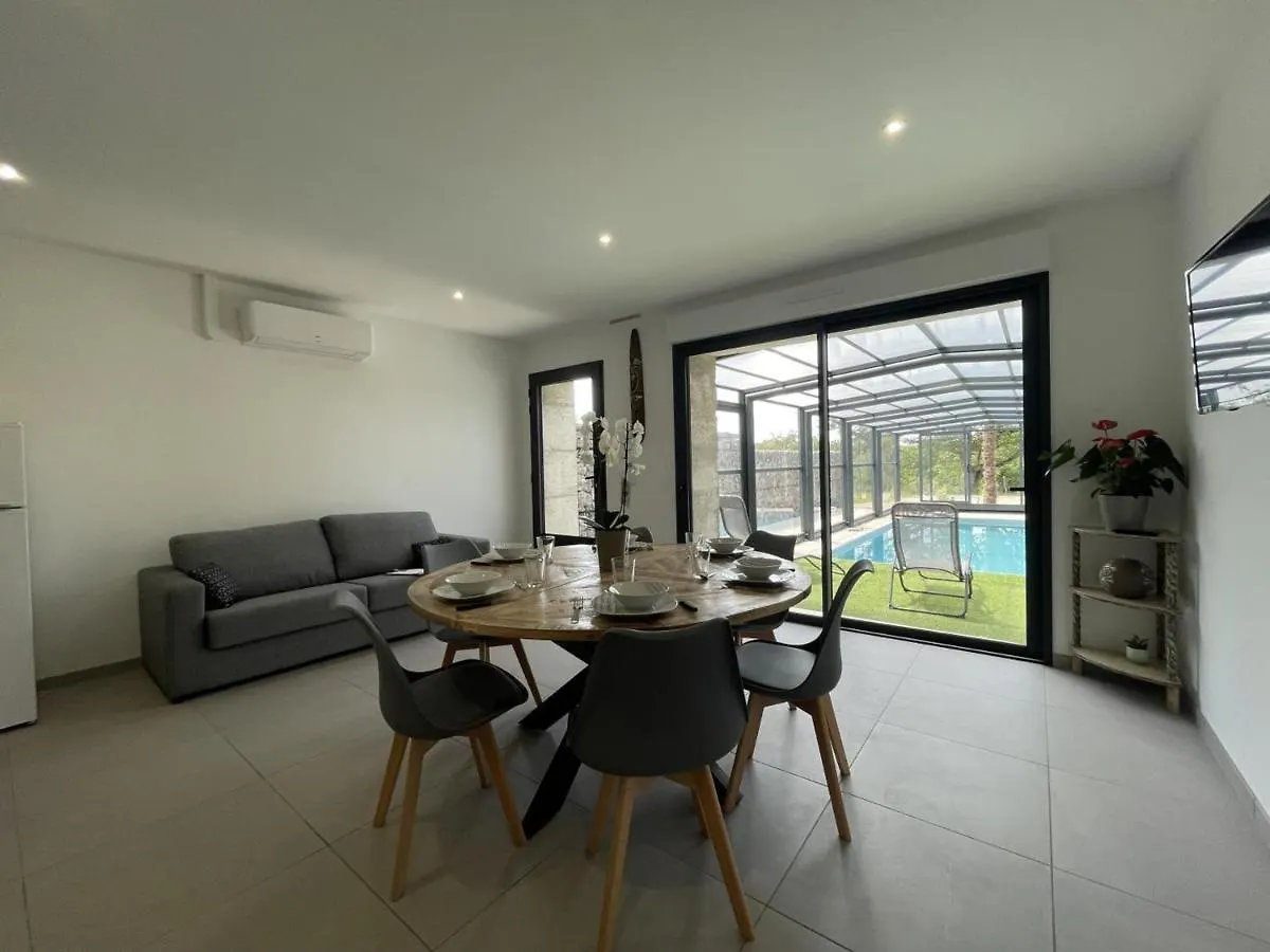 Gite Renove Avec Piscine Chauffee Couverte, Climatisation, Proche Randonnees Et Attractions Locales - Fr-1-489-471 Couzon