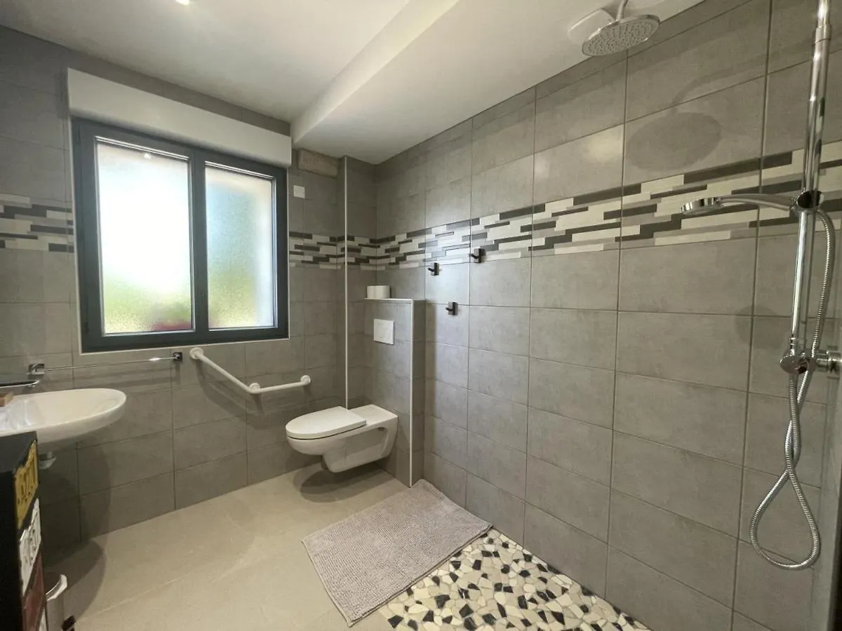 Gite Renove Avec Piscine Chauffee Couverte, Climatisation, Proche Randonnees Et Attractions Locales - Fr-1-489-471 Couzon 0*,
